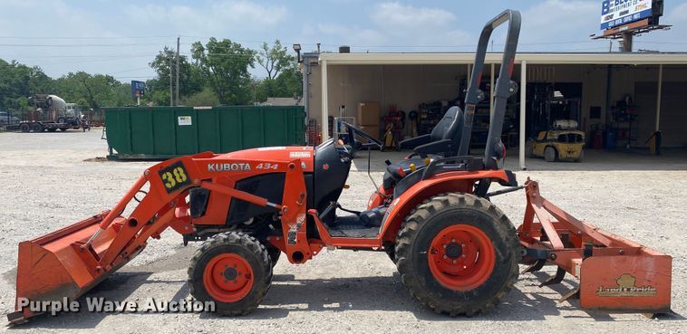 image for item DM4095 Kubota B2601HSD  MFWD tractor