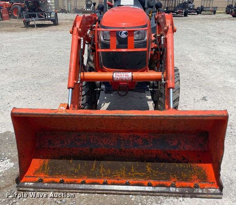 image for item DM4095 Kubota B2601HSD  MFWD tractor