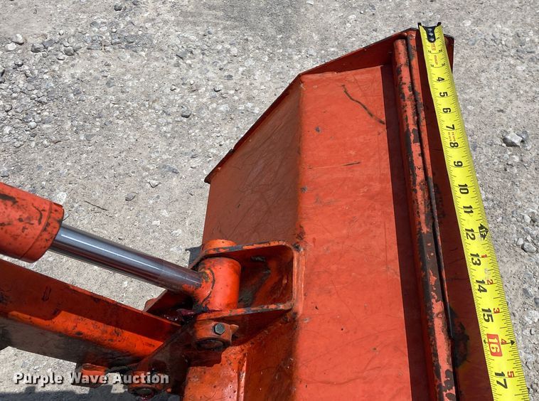 image for item DM4095 Kubota B2601HSD  MFWD tractor