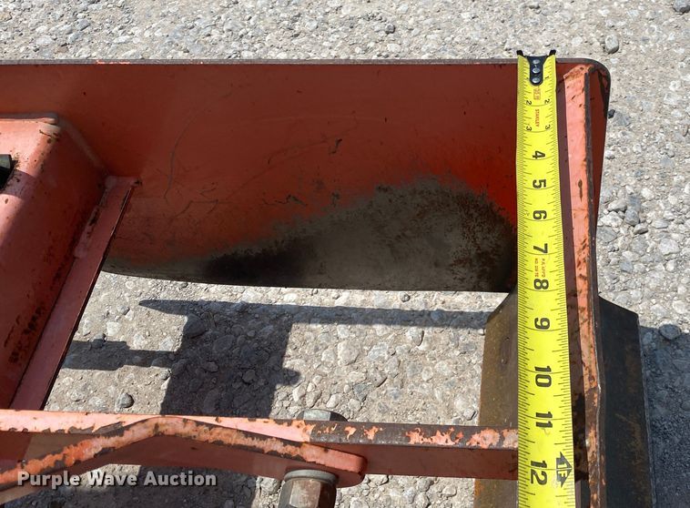 image for item DM4095 Kubota B2601HSD  MFWD tractor