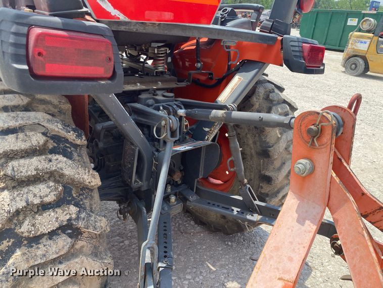 image for item DM4095 Kubota B2601HSD  MFWD tractor