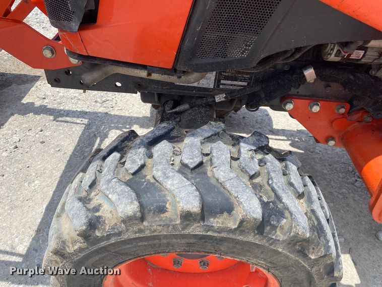 image for item DM4095 Kubota B2601HSD  MFWD tractor