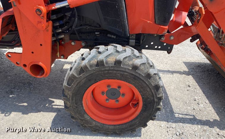 image for item DM4095 Kubota B2601HSD  MFWD tractor