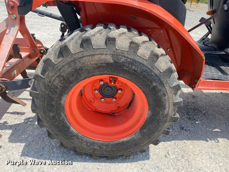 image for item DM4095 Kubota B2601HSD  MFWD tractor