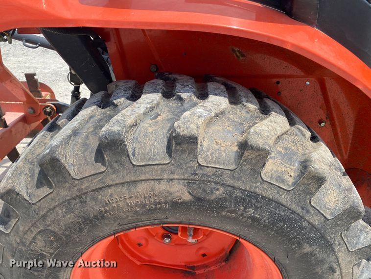 image for item DM4095 Kubota B2601HSD  MFWD tractor
