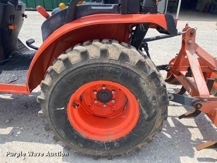 image for item DM4095 Kubota B2601HSD  MFWD tractor