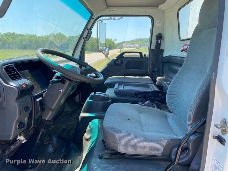 image for item DM4125 2005 Isuzu NPR  box truck