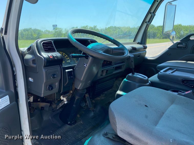 image for item DM4125 2005 Isuzu NPR  box truck