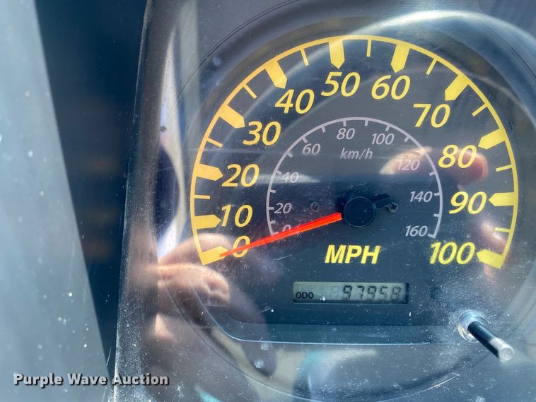 image for item DM4125 2005 Isuzu NPR  box truck