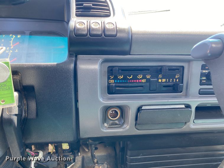 image for item DM4125 2005 Isuzu NPR  box truck