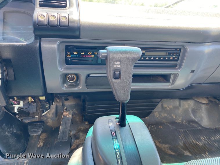 image for item DM4125 2005 Isuzu NPR  box truck