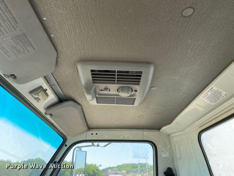 image for item DM4125 2005 Isuzu NPR  box truck