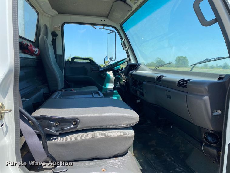 image for item DM4125 2005 Isuzu NPR  box truck