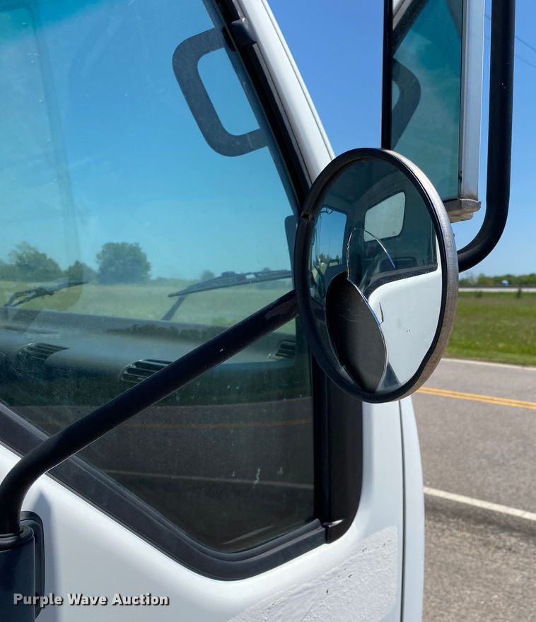 image for item DM4125 2005 Isuzu NPR  box truck