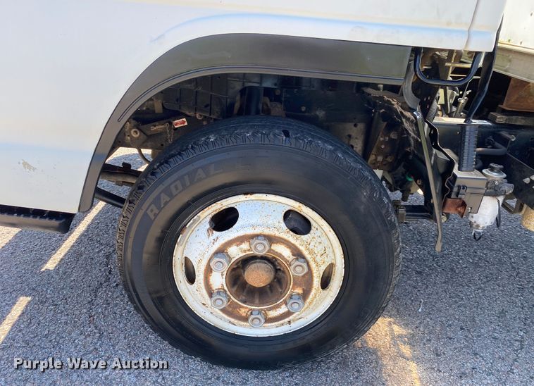 image for item DM4125 2005 Isuzu NPR  box truck