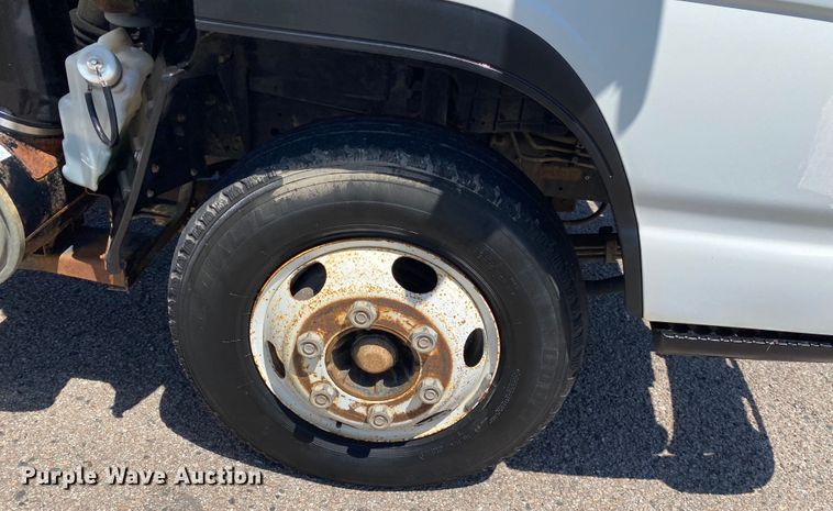 image for item DM4125 2005 Isuzu NPR  box truck