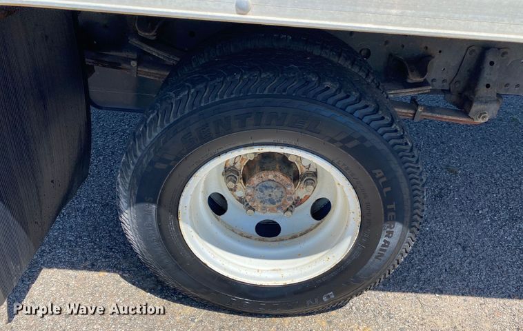 image for item DM4125 2005 Isuzu NPR  box truck