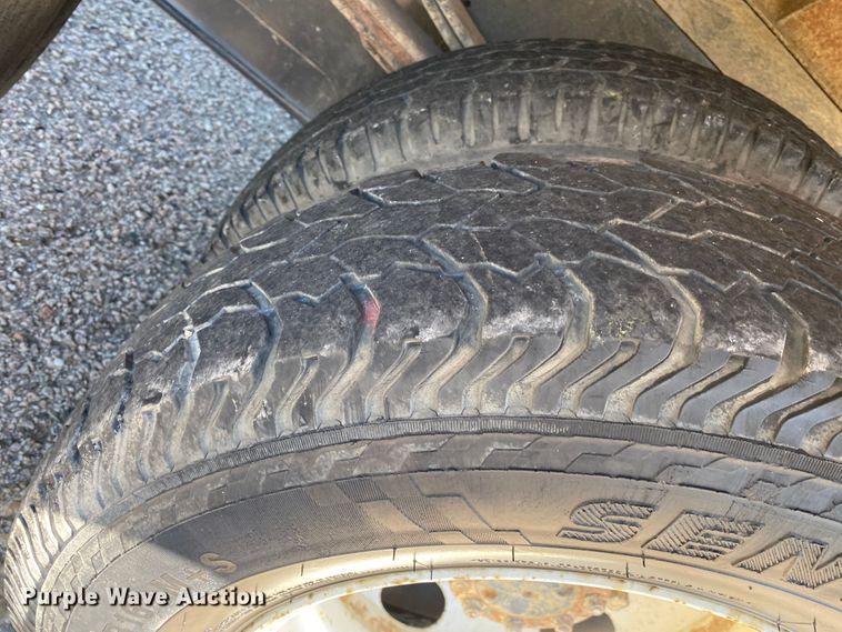 image for item DM4125 2005 Isuzu NPR  box truck