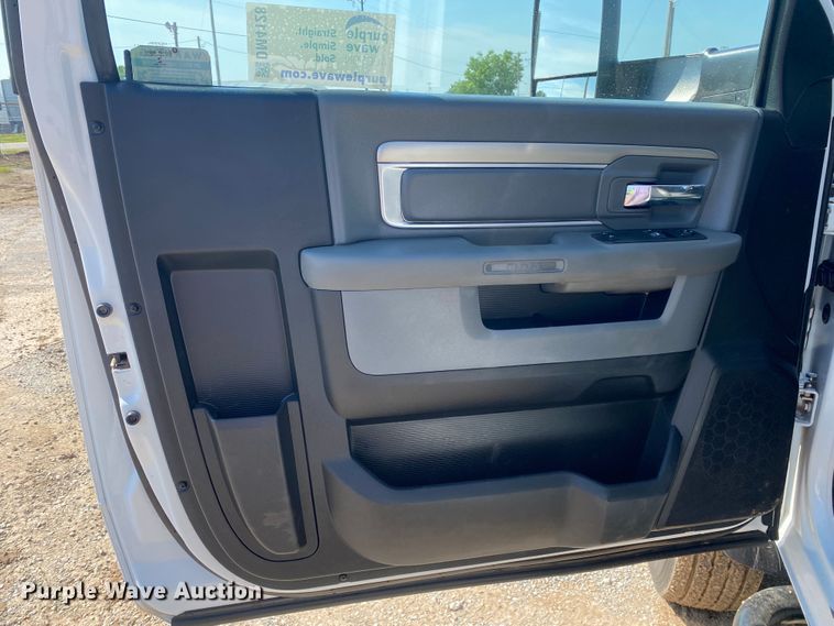 image for item DM4128 2018 Dodge Ram 5500HD flatbed truck