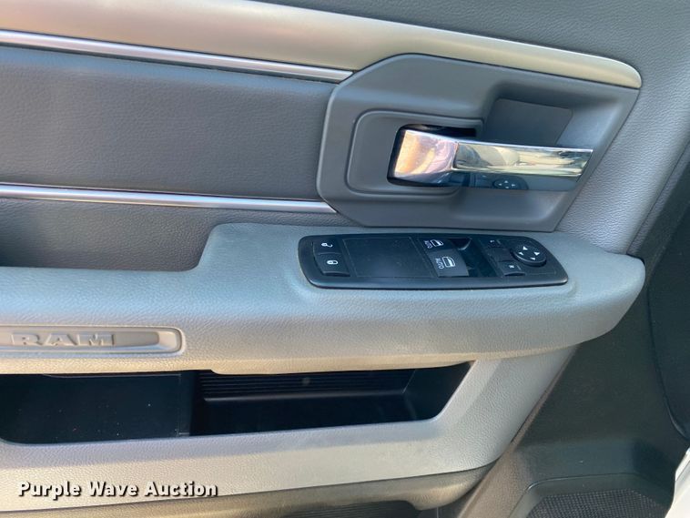 image for item DM4128 2018 Dodge Ram 5500HD flatbed truck