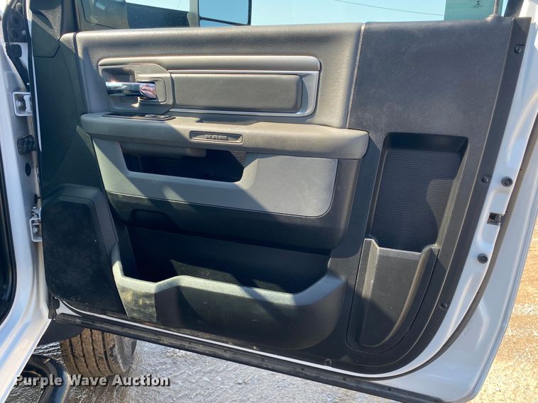 image for item DM4128 2018 Dodge Ram 5500HD flatbed truck