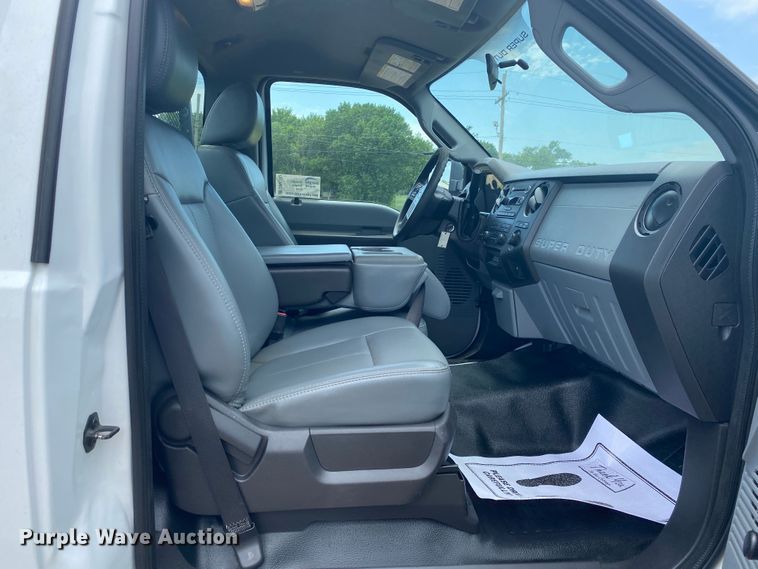 image for item DM4142 2011 Ford F550  flatbed truck