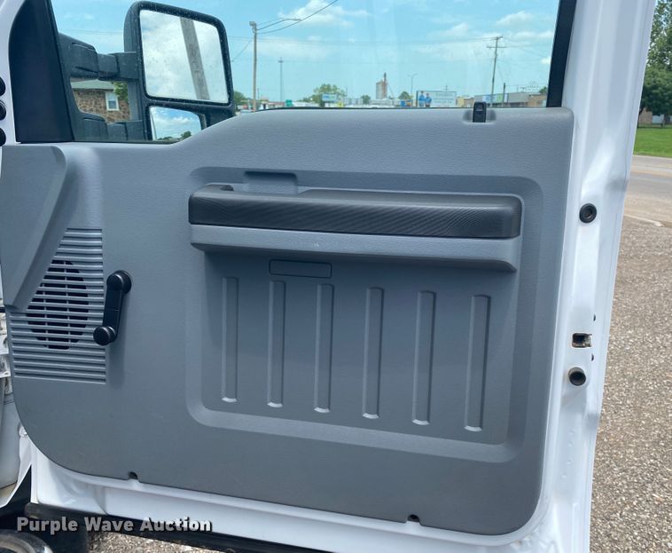 image for item DM4142 2011 Ford F550  flatbed truck