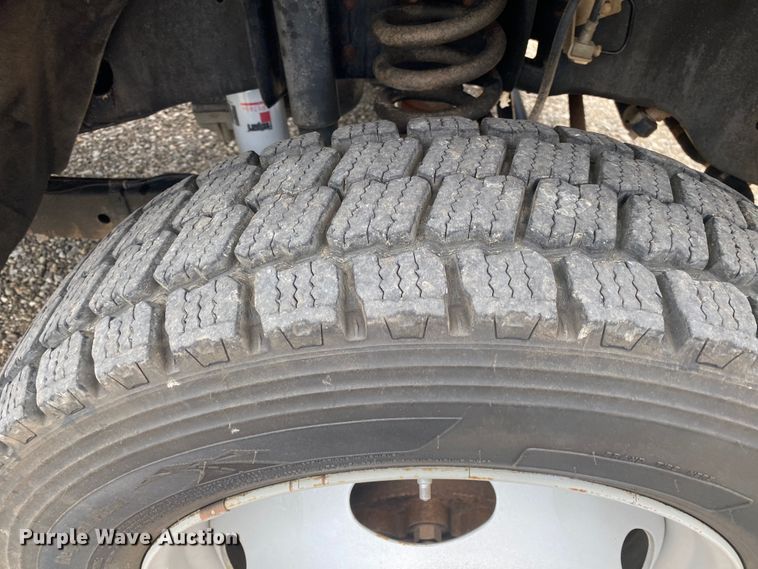 image for item DM4142 2011 Ford F550  flatbed truck