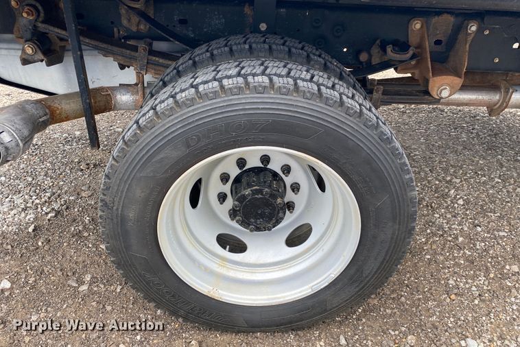 image for item DM4142 2011 Ford F550  flatbed truck