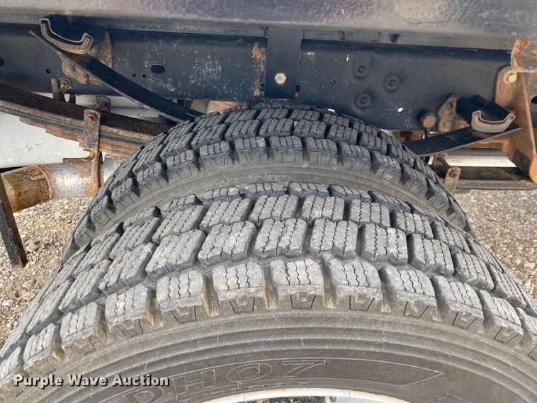 image for item DM4142 2011 Ford F550  flatbed truck