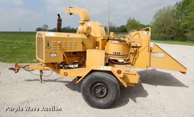 image for item DM6186 1990 Vermeer 1250BC  wood chipper