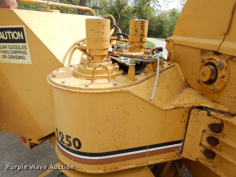 image for item DM6186 1990 Vermeer 1250BC  wood chipper