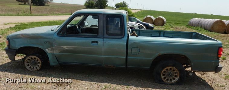 image for item DN1568 1994 Mazda B3000  pickup truck