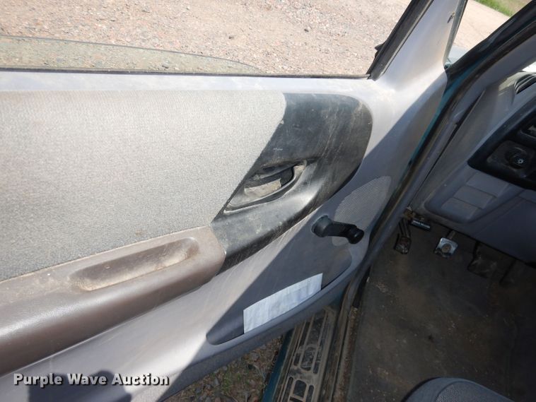 image for item DN1568 1994 Mazda B3000  pickup truck