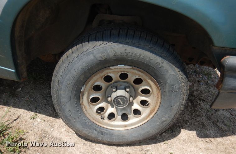 image for item DN1568 1994 Mazda B3000  pickup truck