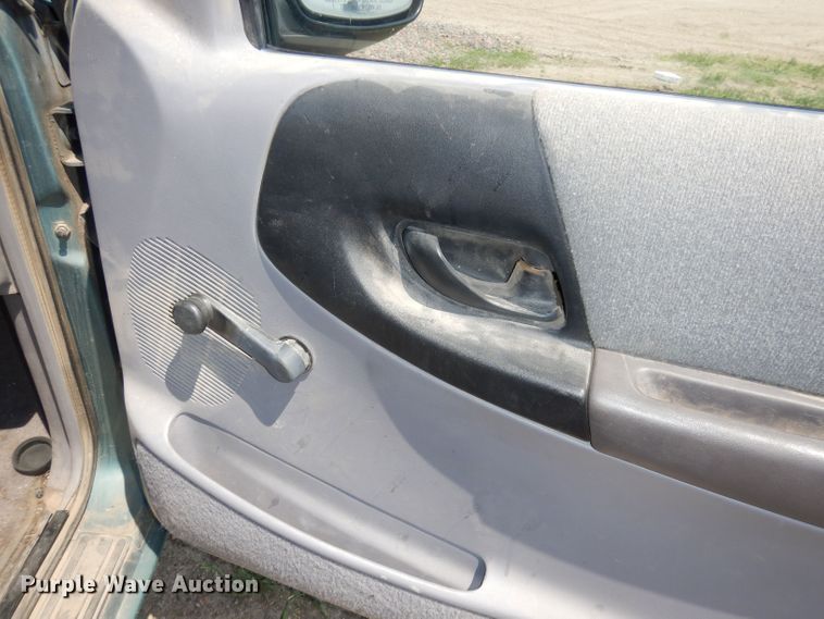 image for item DN1568 1994 Mazda B3000  pickup truck