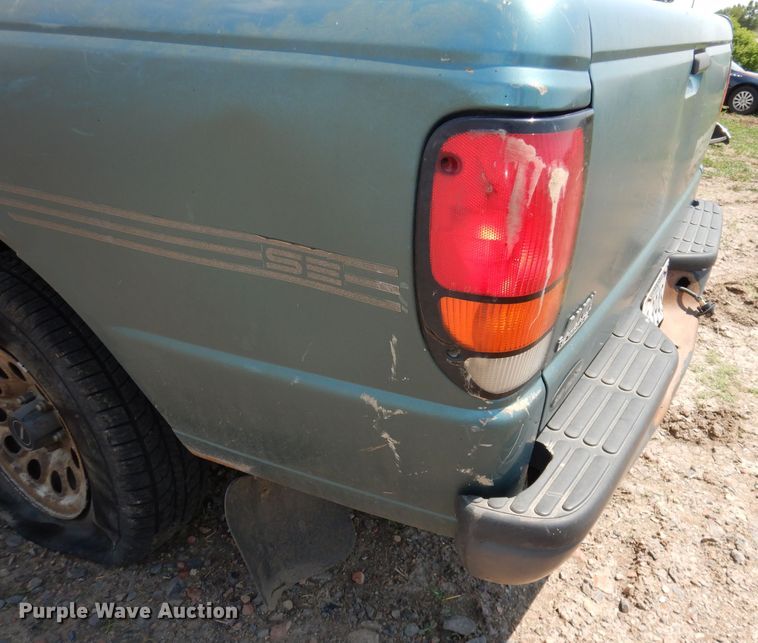 image for item DN1568 1994 Mazda B3000  pickup truck