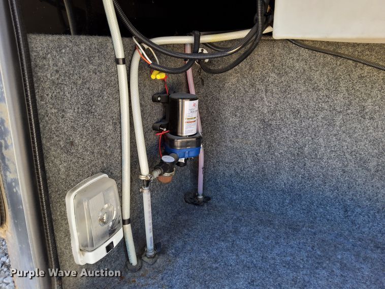 image for item DN6803 2004 Gulf Stream Sun Voyager 8378MXG  RV