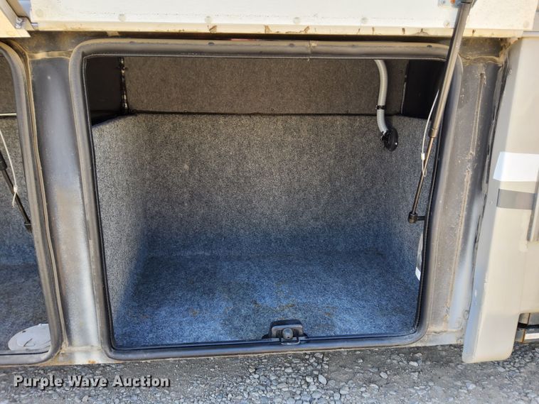 image for item DN6803 2004 Gulf Stream Sun Voyager 8378MXG  RV