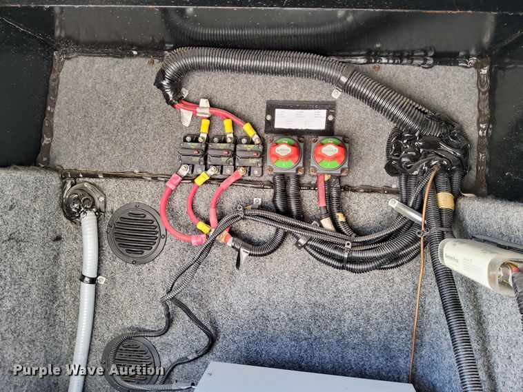 image for item DN6803 2004 Gulf Stream Sun Voyager 8378MXG  RV