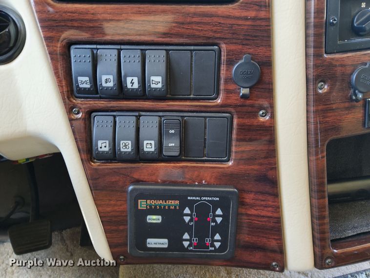 image for item DN6803 2004 Gulf Stream Sun Voyager 8378MXG  RV