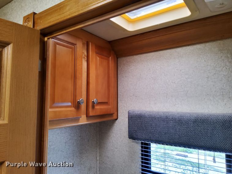 image for item DN6803 2004 Gulf Stream Sun Voyager 8378MXG  RV