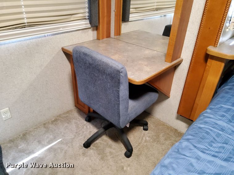 image for item DN6803 2004 Gulf Stream Sun Voyager 8378MXG  RV