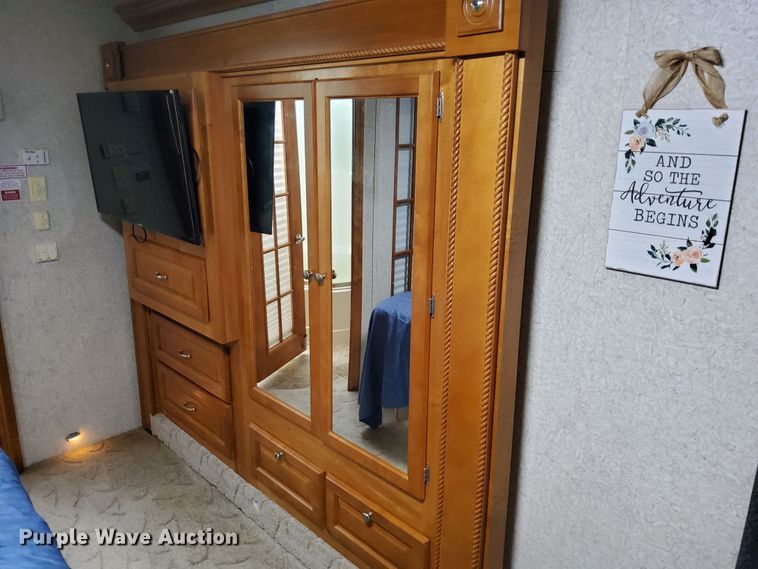 image for item DN6803 2004 Gulf Stream Sun Voyager 8378MXG  RV