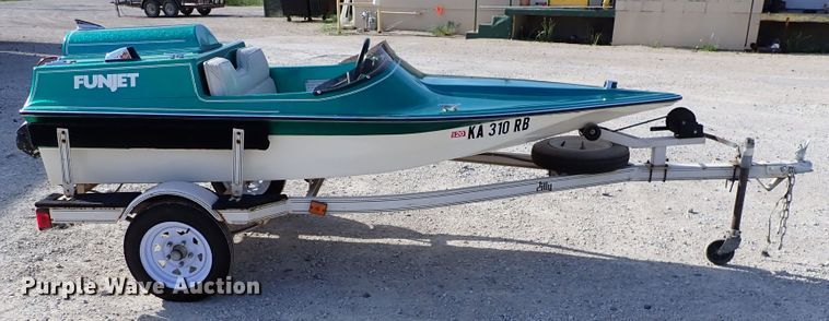 image for item DN6808 1987 Funjet  boat