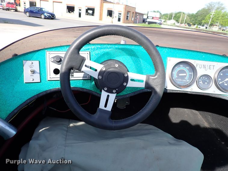 image for item DN6808 1987 Funjet  boat