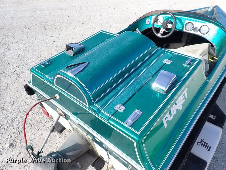 image for item DN6808 1987 Funjet  boat