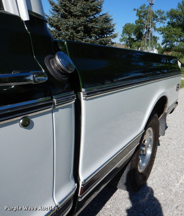 image for item DN7393 1972 Chevrolet Cheyenne 10  pickup truck