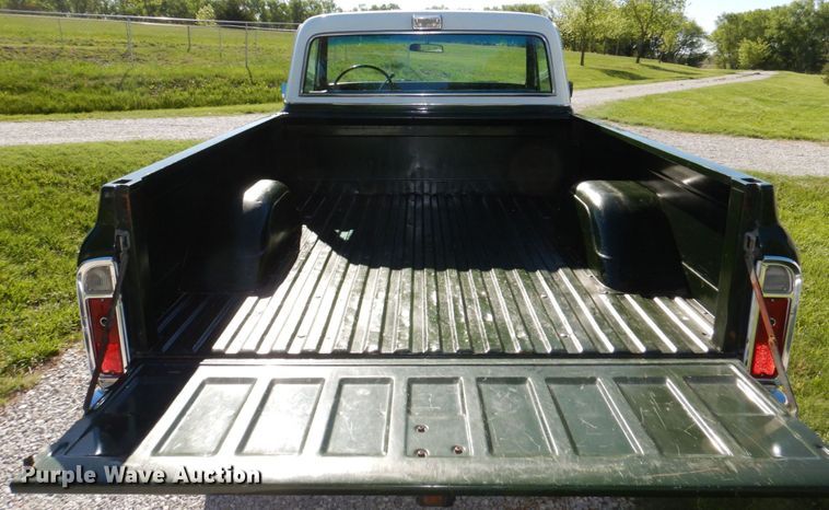 image for item DN7393 1972 Chevrolet Cheyenne 10  pickup truck