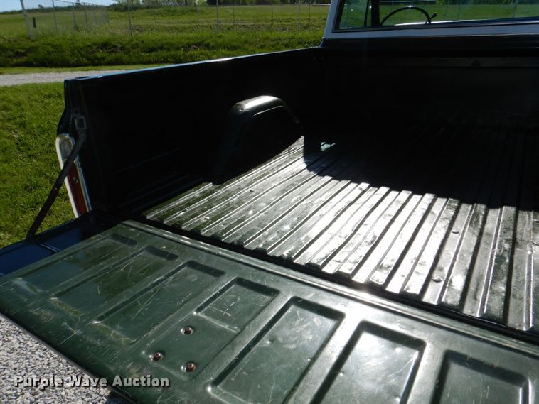 image for item DN7393 1972 Chevrolet Cheyenne 10  pickup truck